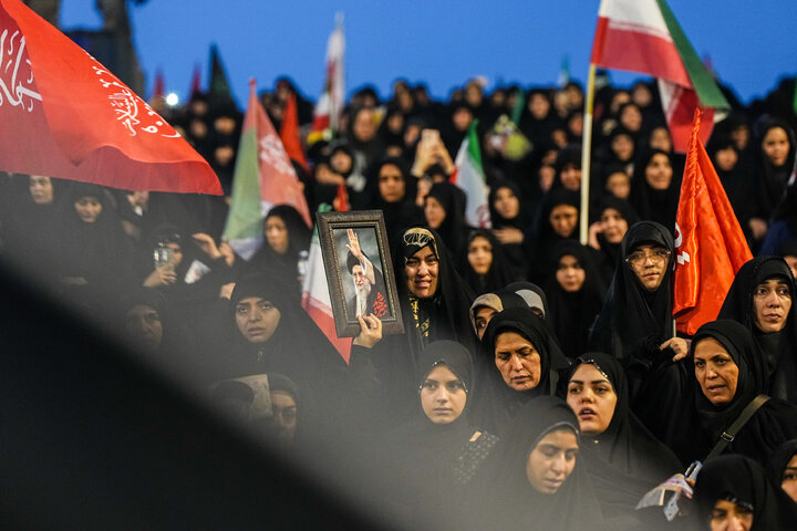 مراسم وداع با پیکر رهبر شهید انقلاب در مصلی تهران