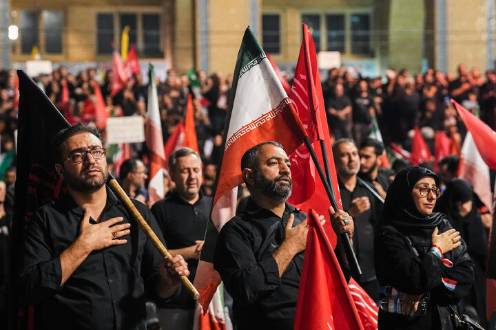 مراسم وداع با پیکر رهبر شهید انقلاب در مصلی تهران