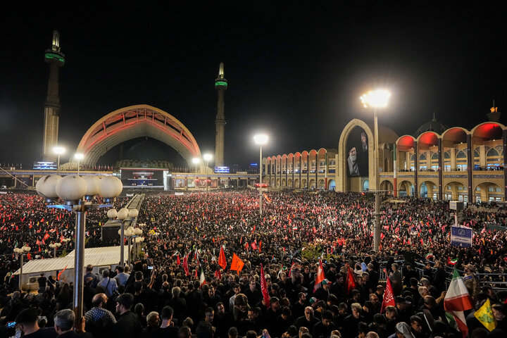 مراسم وداع با پیکر رهبر شهید انقلاب در مصلی تهران