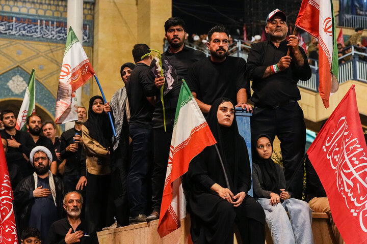 مراسم وداع با پیکر رهبر شهید انقلاب در مصلی تهران