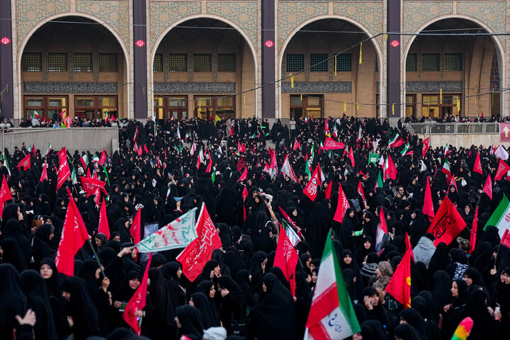 مراسم وداع با پیکر رهبر شهید انقلاب در مصلی تهران