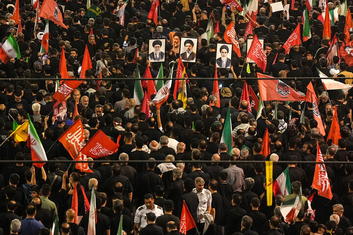 مراسم وداع با پیکر رهبر شهید انقلاب در مصلی تهران