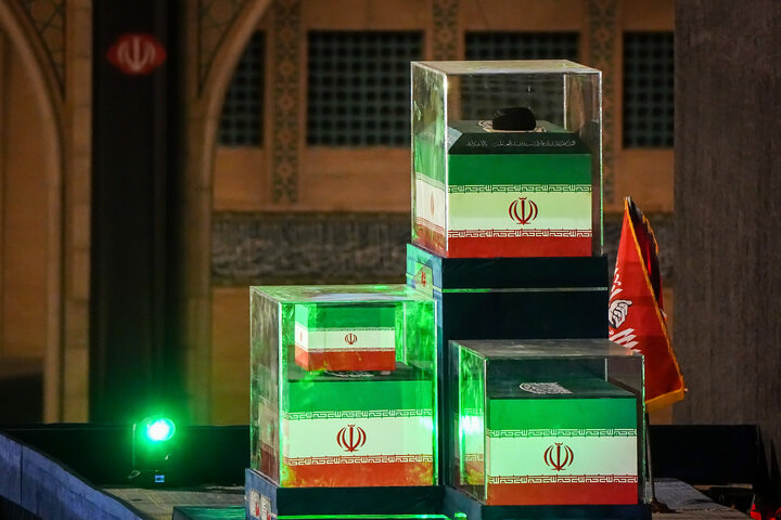 مراسم وداع با پیکر رهبر شهید انقلاب در مصلی تهران