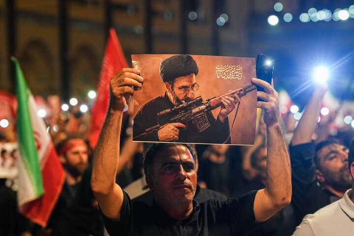 مراسم وداع با پیکر رهبر شهید انقلاب در مصلی تهران
