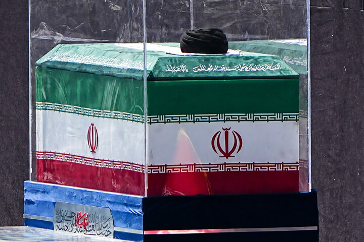 مراسم وداع با پیکر رهبر شهید انقلاب در مصلی تهران