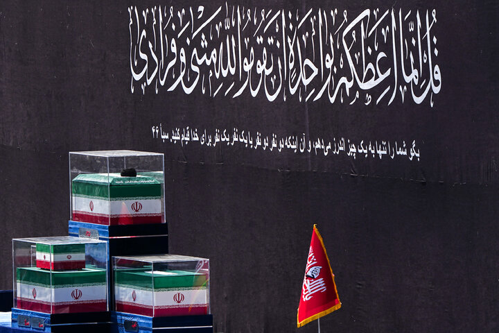 مراسم وداع با پیکر رهبر شهید انقلاب در مصلی تهران