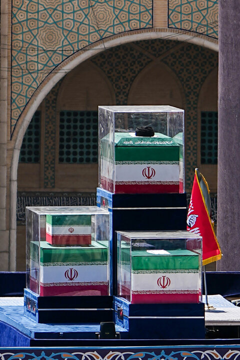 مراسم وداع با پیکر رهبر شهید انقلاب در مصلی تهران