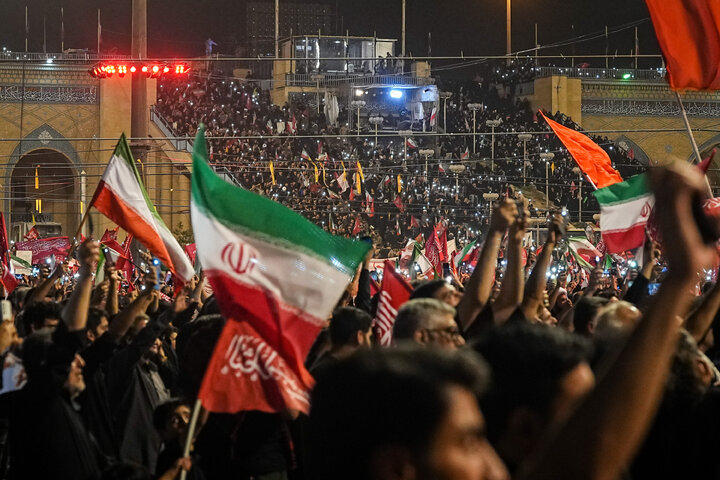 مراسم وداع با پیکر رهبر شهید انقلاب در مصلی تهران