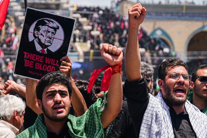 مراسم وداع با پیکر رهبر شهید انقلاب در مصلی تهران