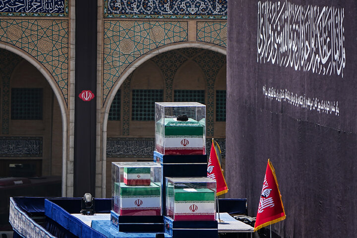 مراسم وداع با پیکر رهبر شهید انقلاب در مصلی تهران