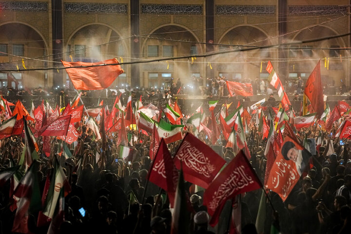 مراسم وداع با پیکر رهبر شهید انقلاب در مصلی تهران