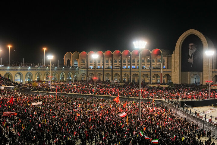 مراسم وداع با پیکر رهبر شهید انقلاب در مصلی تهران
