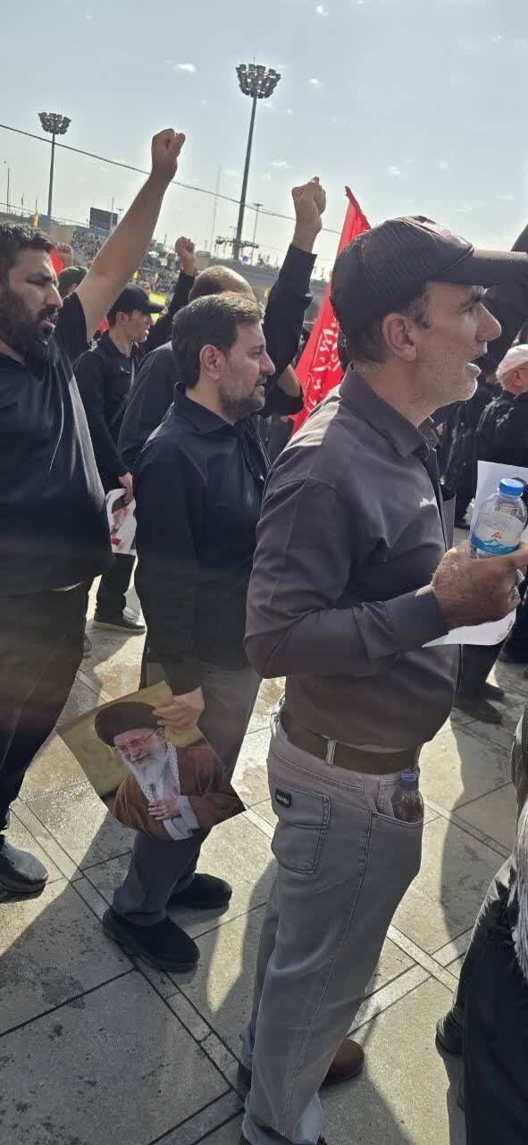 حضور نمایندگان خانه ملت در بدرقه حماسی رهبر شهید همراه با توده‌های مردم