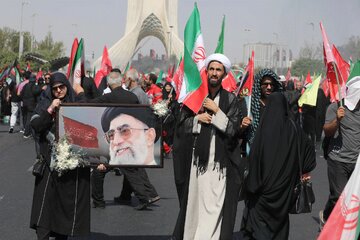 تشییع پیکر مطهر رهبر شهید انقلاب با حضور اقشار مختلف تهران