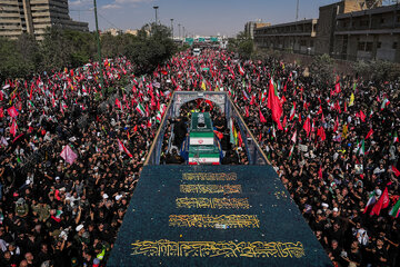 مراسم تشییع پیکر رهبر شهید انقلاب و خانواده ایشان در تهران