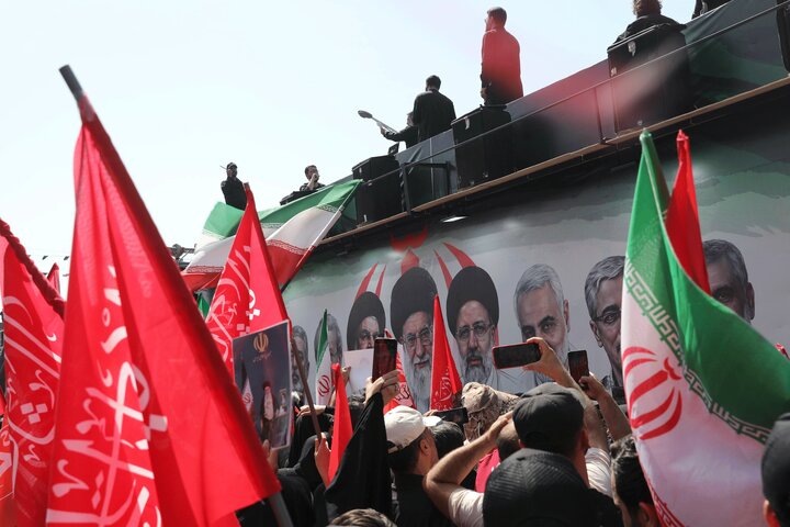 تشییع پیکر مطهر رهبر شهید انقلاب با حضور اقشار مختلف تهران