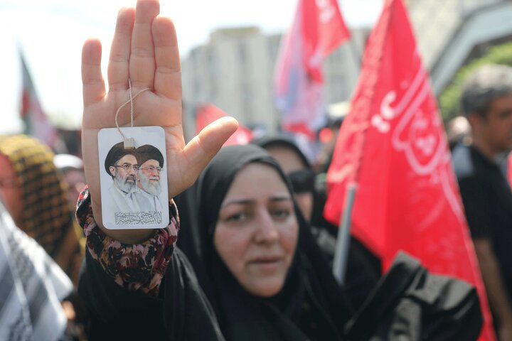 تشییع پیکر مطهر رهبر شهید انقلاب با حضور اقشار مختلف تهران