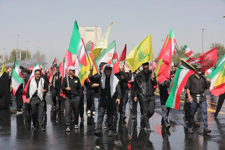 تشییع پیکر مطهر رهبر شهید انقلاب با حضور اقشار مختلف تهران