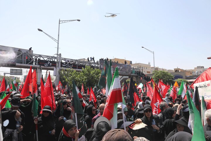 تشییع پیکر مطهر رهبر شهید انقلاب با حضور اقشار مختلف تهران
