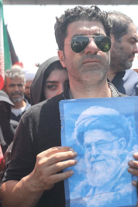 تشییع پیکر مطهر رهبر شهید انقلاب با حضور اقشار مختلف تهران
