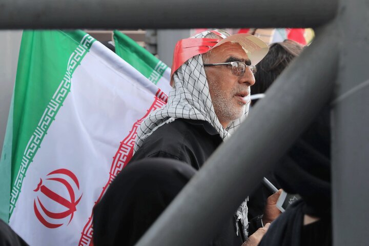 تشییع پیکر مطهر رهبر شهید انقلاب با حضور اقشار مختلف تهران