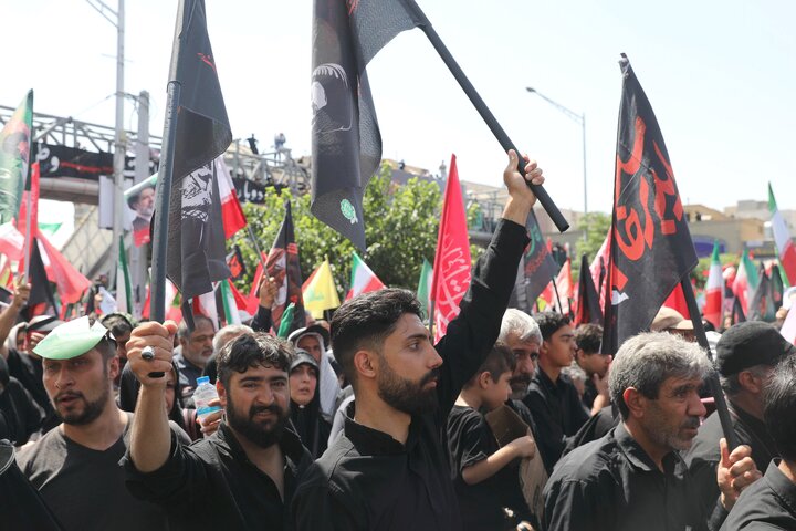 تشییع پیکر مطهر رهبر شهید انقلاب با حضور اقشار مختلف تهران
