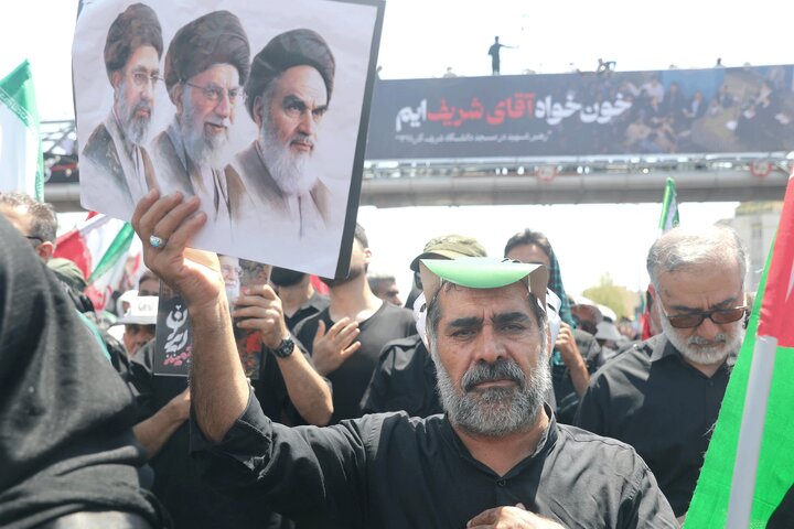 تشییع پیکر مطهر رهبر شهید انقلاب با حضور اقشار مختلف تهران