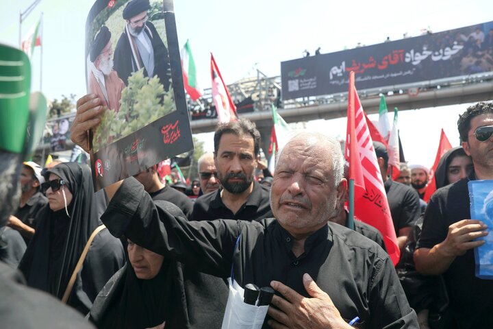تشییع پیکر مطهر رهبر شهید انقلاب با حضور اقشار مختلف تهران