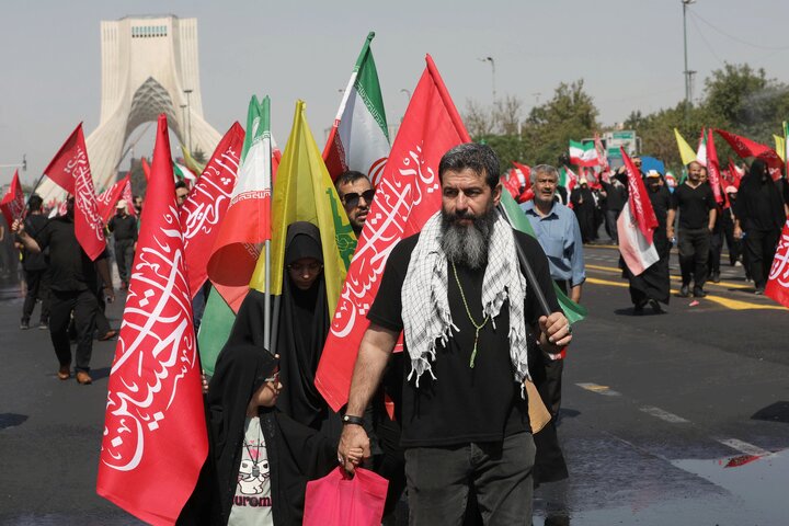 پرچم‌های «یا لثارات الحسین(ع)» پیام اقتدار ایران را به جهان مخابره کرد