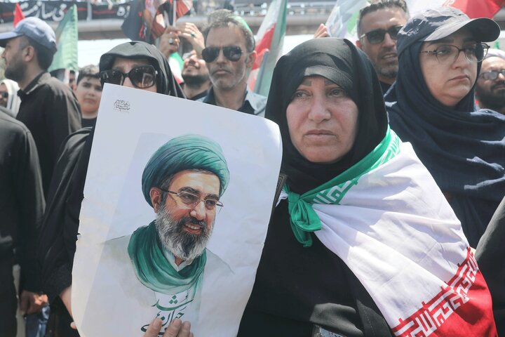 تشییع پیکر مطهر رهبر شهید انقلاب با حضور اقشار مختلف تهران