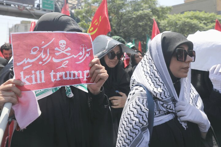 تشییع پیکر مطهر رهبر شهید انقلاب با حضور اقشار مختلف تهران