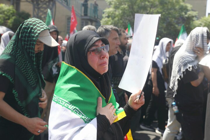 تشییع پیکر مطهر رهبر شهید انقلاب با حضور اقشار مختلف تهران