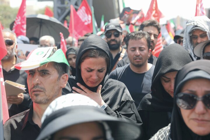 تشییع پیکر مطهر رهبر شهید انقلاب با حضور اقشار مختلف تهران