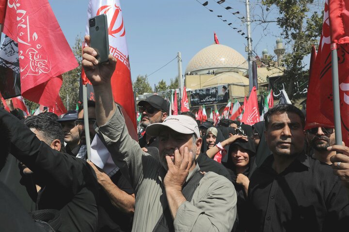 تشییع پیکر مطهر رهبر شهید انقلاب با حضور اقشار مختلف تهران