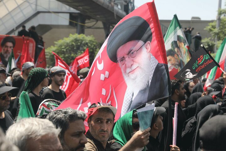 تشییع پیکر مطهر رهبر شهید انقلاب با حضور اقشار مختلف تهران