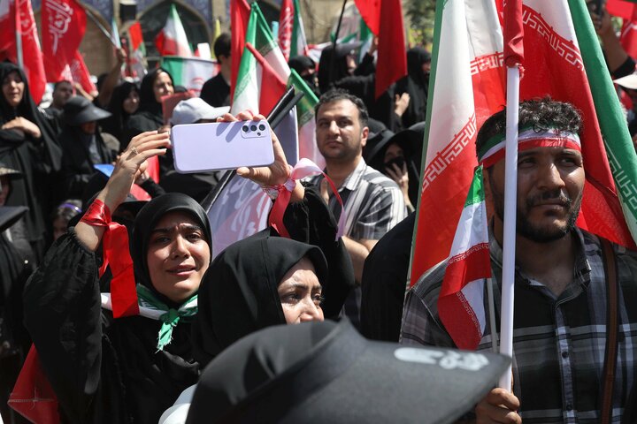 تشییع پیکر مطهر رهبر شهید انقلاب با حضور اقشار مختلف تهران