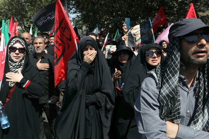 تشییع پیکر مطهر رهبر شهید انقلاب با حضور اقشار مختلف تهران