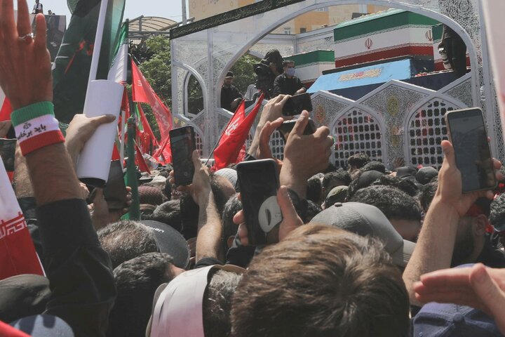 تشییع پیکر مطهر رهبر شهید انقلاب با حضور اقشار مختلف تهران