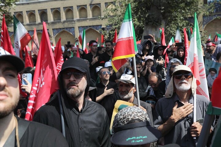 تشییع پیکر مطهر رهبر شهید انقلاب با حضور اقشار مختلف تهران