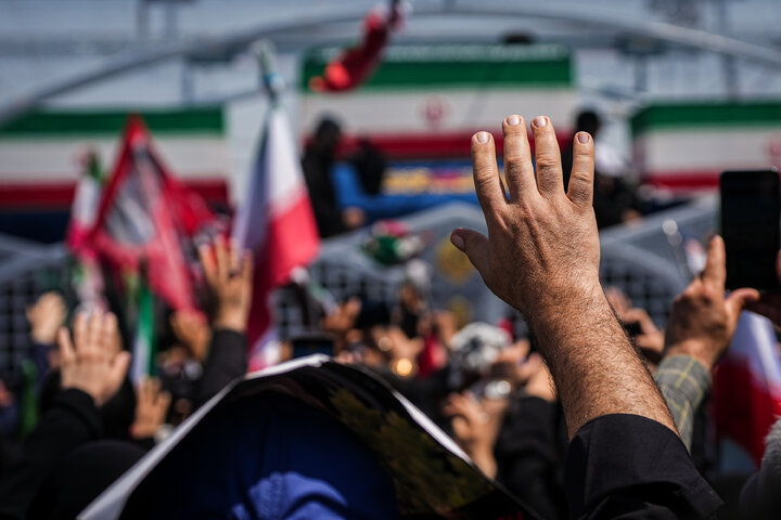 مراسم تشییع پیکر رهبر شهید انقلاب و خانواده ایشان در تهران