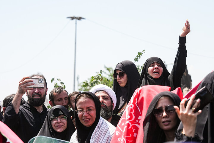 مراسم تشییع پیکر رهبر شهید انقلاب و خانواده ایشان در تهران