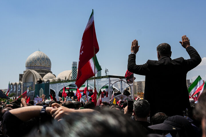 مراسم تشییع پیکر رهبر شهید انقلاب و خانواده ایشان در تهران