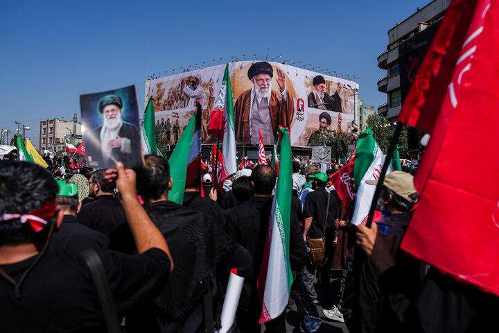 مراسم تشییع پیکر رهبر شهید انقلاب و خانواده ایشان در تهران