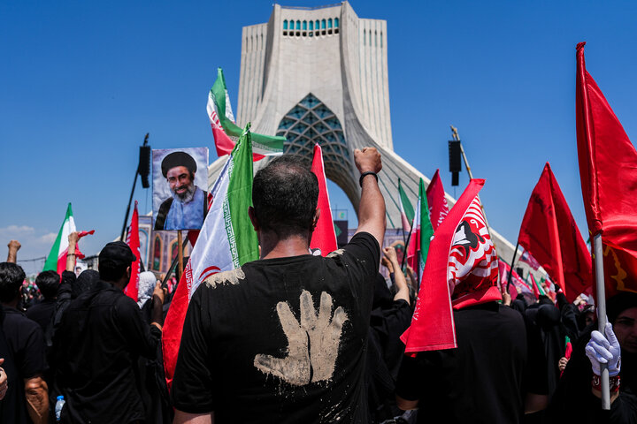 مراسم تشییع پیکر رهبر شهید انقلاب و خانواده ایشان در تهران