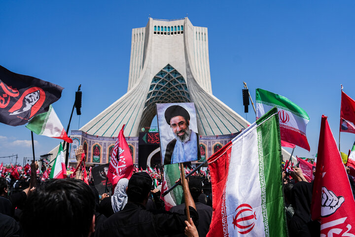مراسم تشییع پیکر رهبر شهید انقلاب و خانواده ایشان در تهران