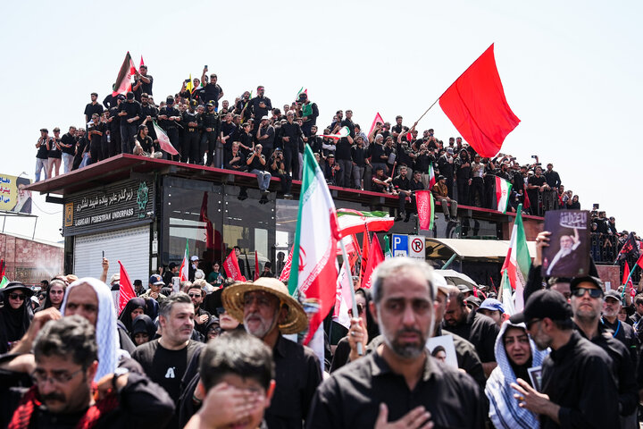 مراسم تشییع پیکر رهبر شهید انقلاب و خانواده ایشان در تهران