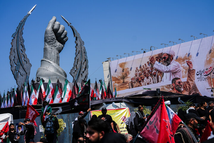 مراسم تشییع پیکر رهبر شهید انقلاب و خانواده ایشان در تهران