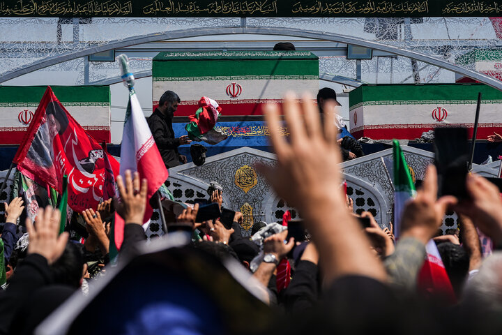 مراسم تشییع پیکر رهبر شهید انقلاب و خانواده ایشان در تهران