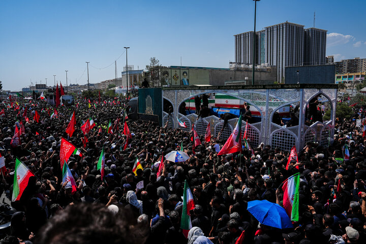 مراسم تشییع پیکر رهبر شهید انقلاب و خانواده ایشان در تهران