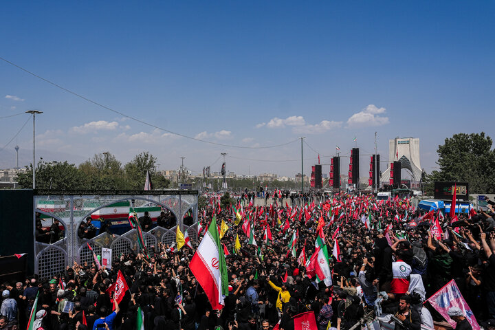 مراسم تشییع پیکر رهبر شهید انقلاب و خانواده ایشان در تهران